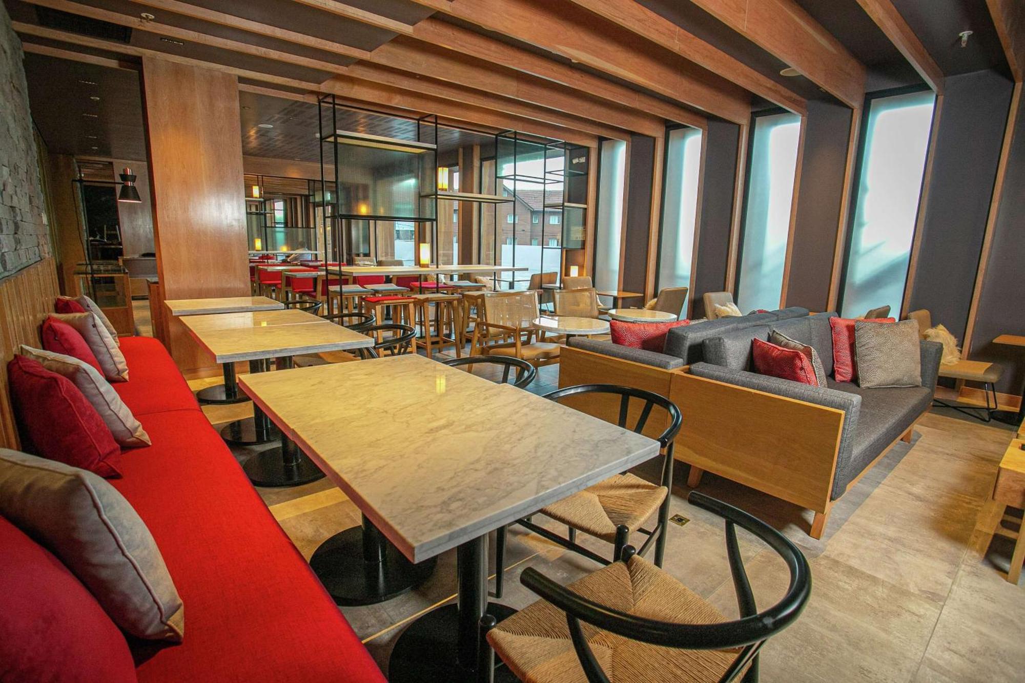 Hampton By Hilton Bariloche Hotel Exterior photo